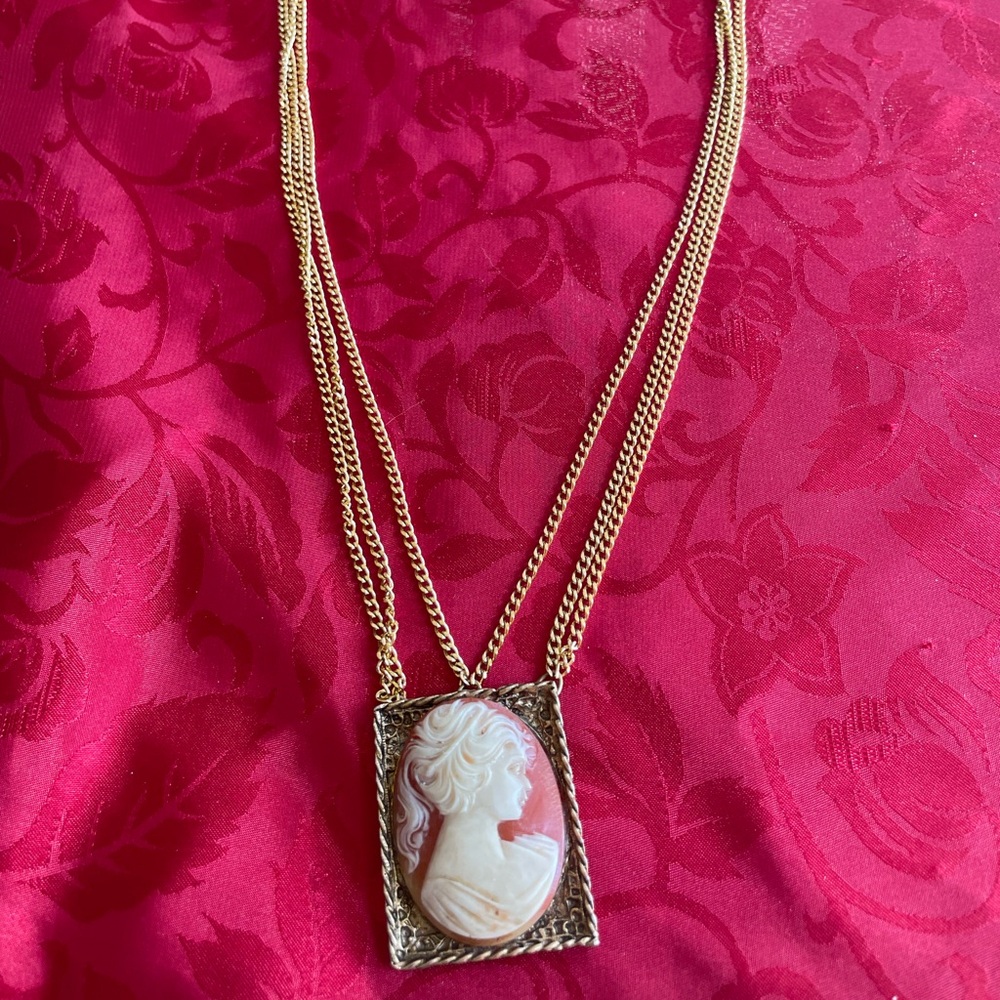 Vintage Lovely Portrait Pendant Necklace